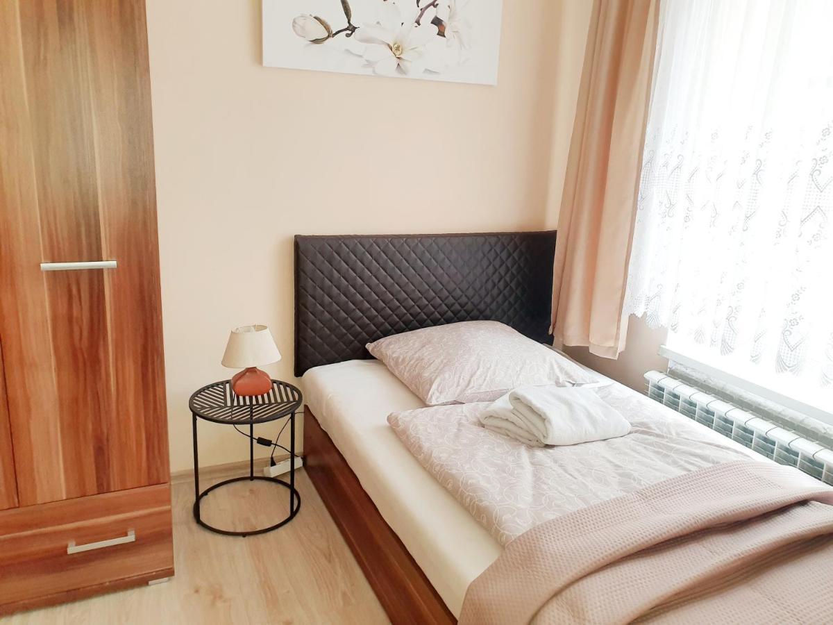Aparthouse Apartamenty Centrum - In The City Center Near The Train Station Katowice Room photo