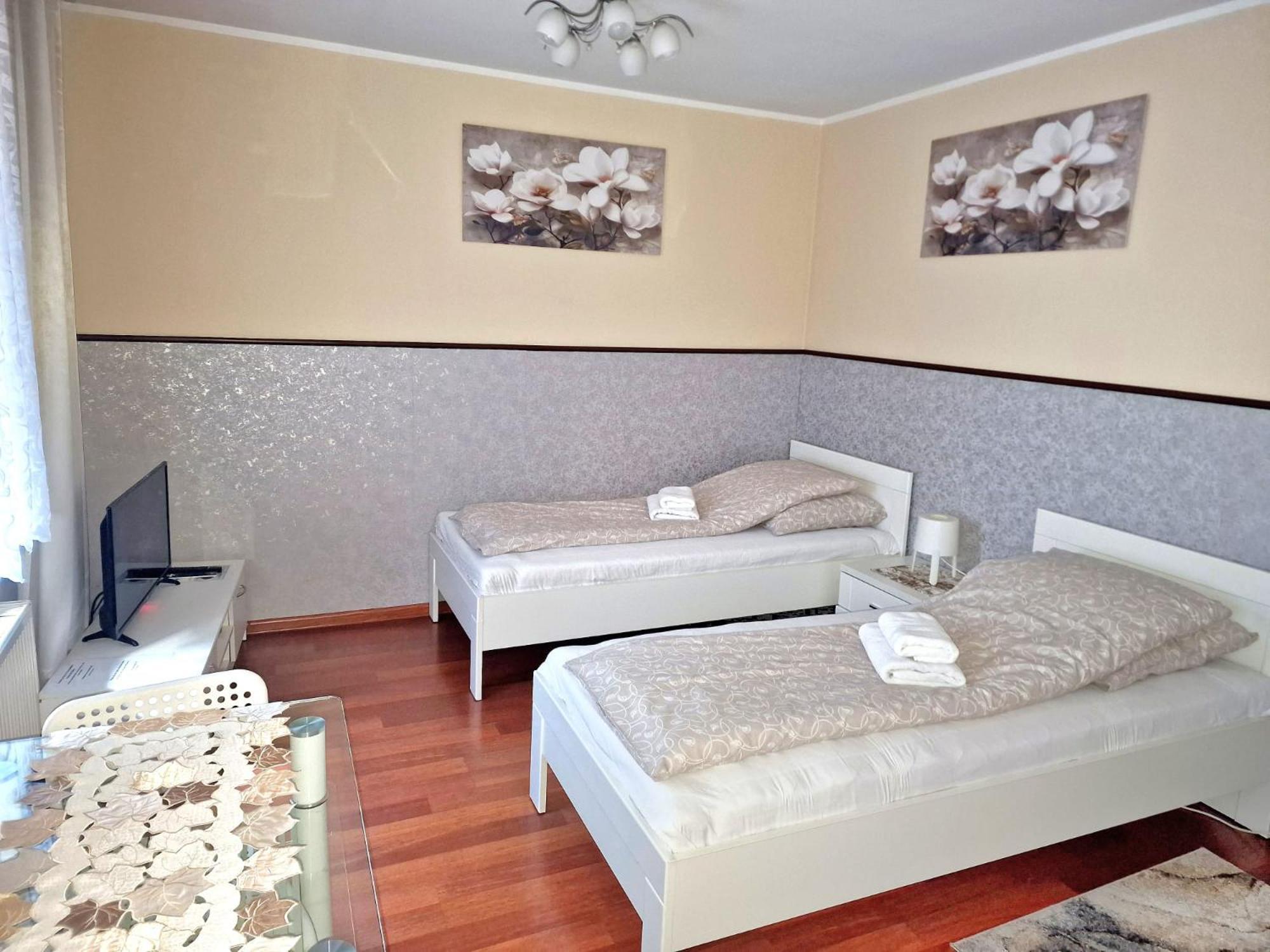 Aparthouse Apartamenty Centrum - In The City Center Near The Train Station Katowice Exterior photo