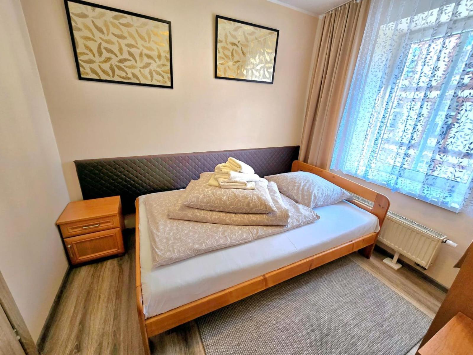 Aparthouse Apartamenty Centrum - In The City Center Near The Train Station Katowice Room photo