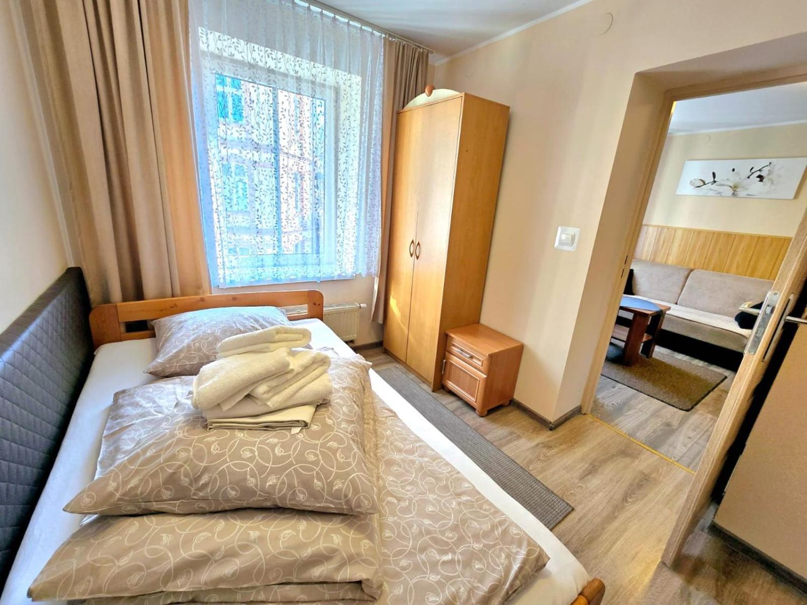 Aparthouse Apartamenty Centrum - In The City Center Near The Train Station Katowice Room photo